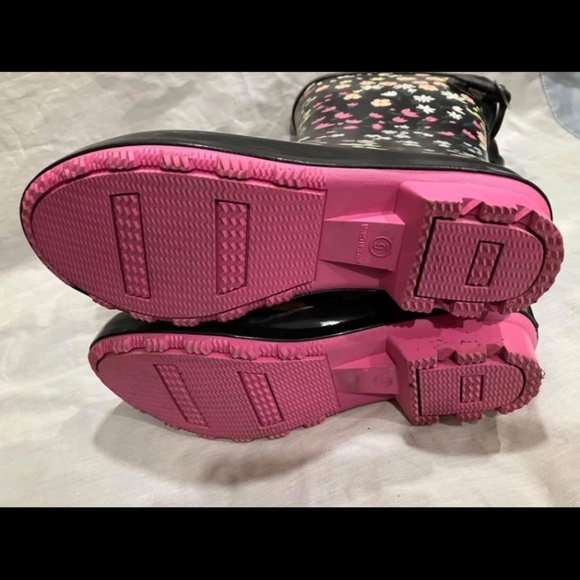 Women’s size 6 floral pattern rubber boots with adjustable calf strap - Picture 10 of 10